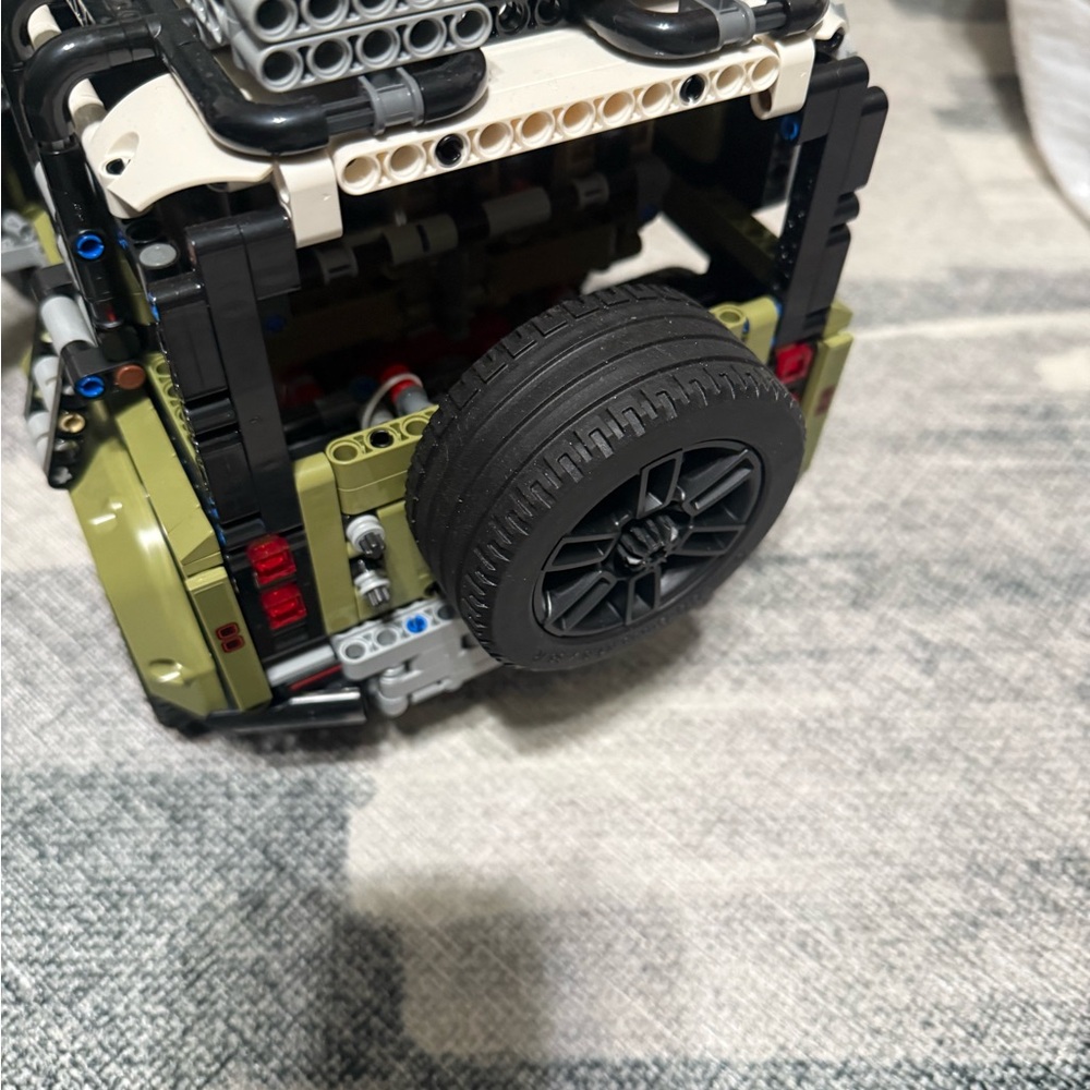 Lego Land Rover - Picture 6 of 9